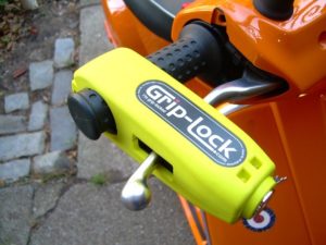 Scooterslot Handremslot blokkering Slotenmaker Den Haag SDH tel: 0652333817